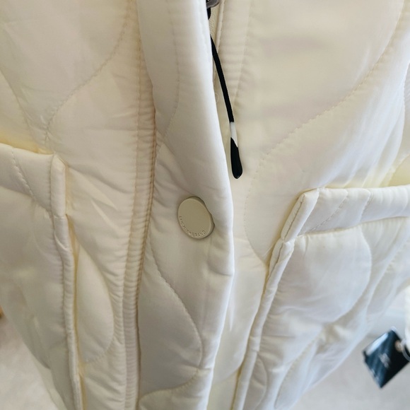 Lucky Brand lightweight quilted jacket in off-white. - Picture 5 of 10